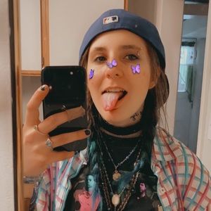 Meet your Posher, Hannah